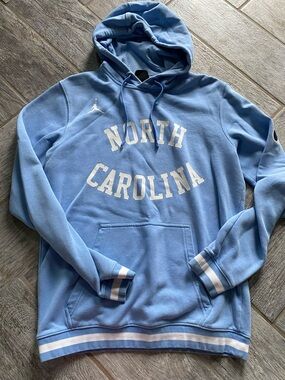 Jordan nike North Carolina Pullover Hoodie tarheels Medium